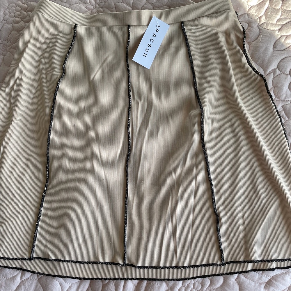 super cute tan skirt:)